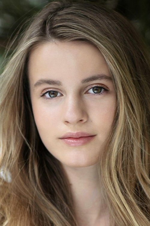 Isabella Cuda as Lacey Desmond