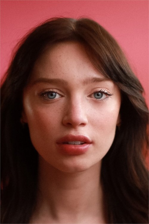 Niamh McCormack as Roisin