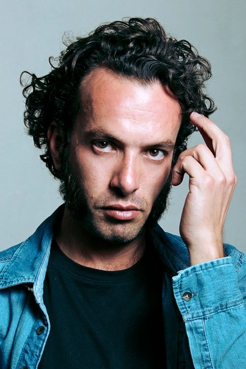 Michels Skwierinski as Hombre Cementerio