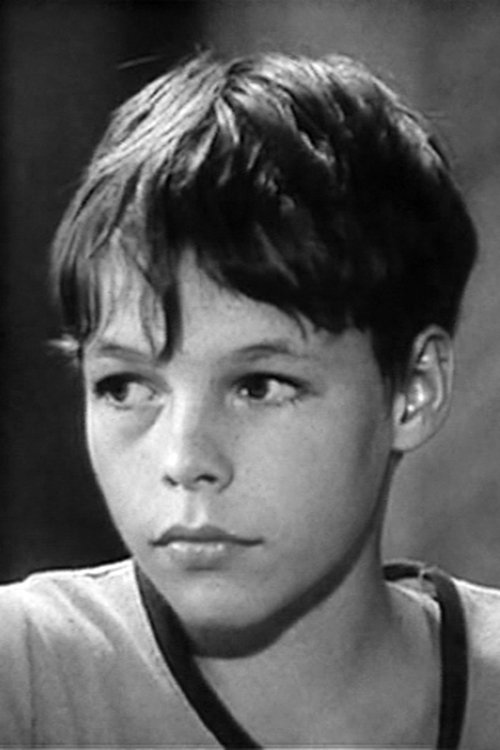 Benjamin Burkhardt as Sascha