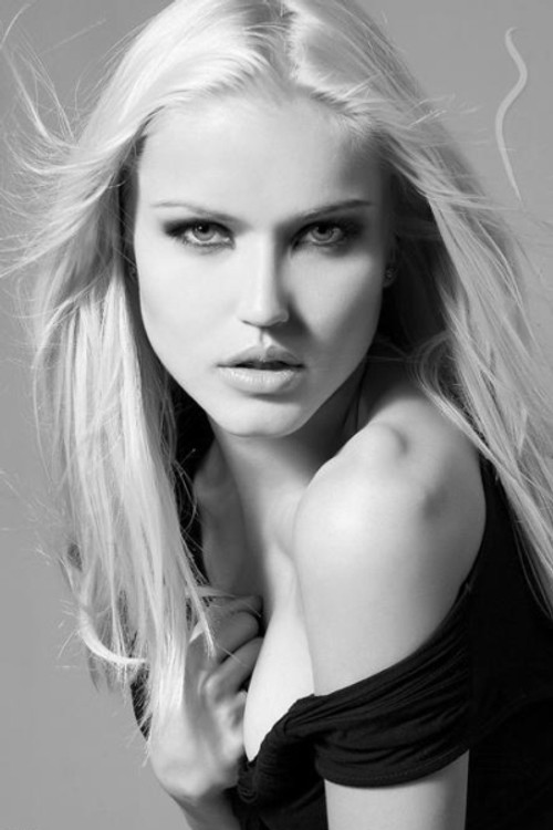 Neli Angelova as Thin Lizzy