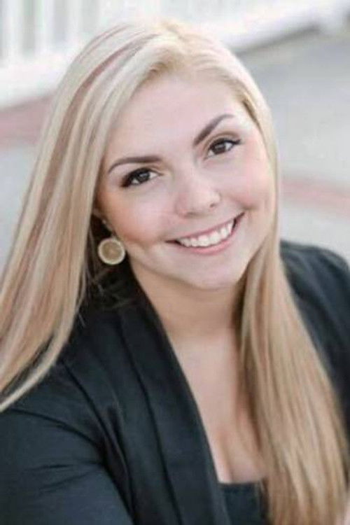 Stephanie Town as Mandy