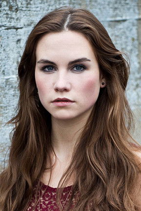 Vita Tepel as Mira Wolf