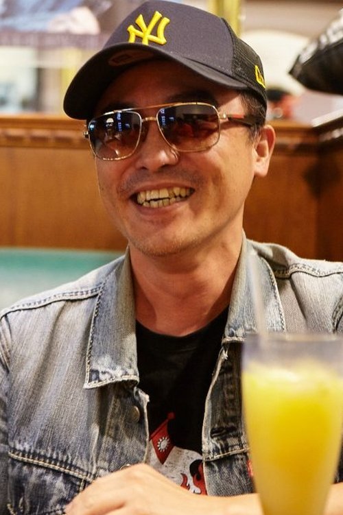 Ren-Chien Ko as Singer