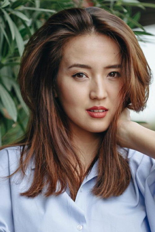 Gulnaz Zholanova as Aisulu