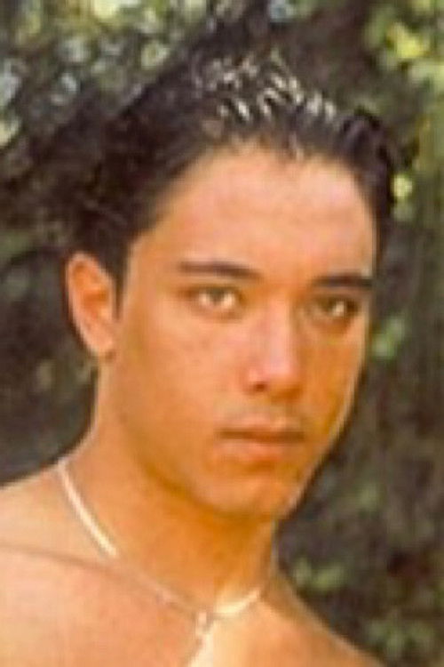 Henrique Valadares as 