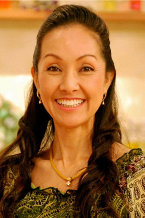 Mako Hattori as Akiko