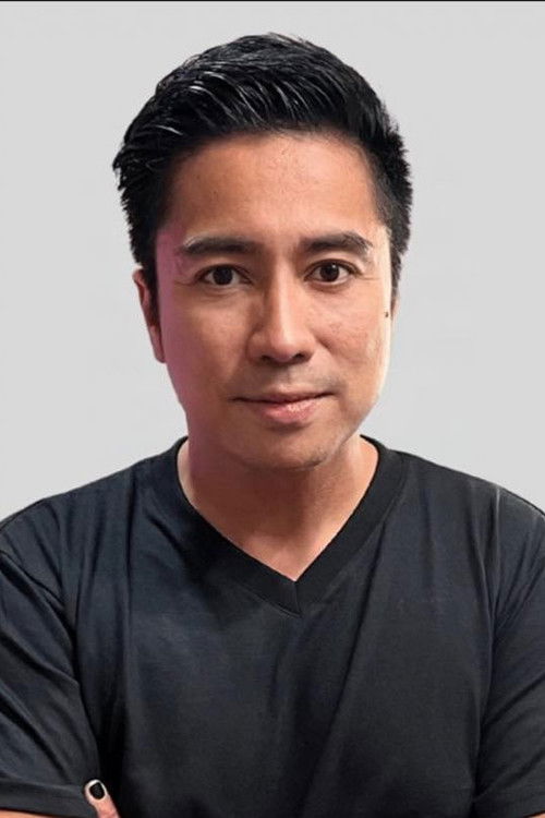 Paco Arespacochaga as Mike