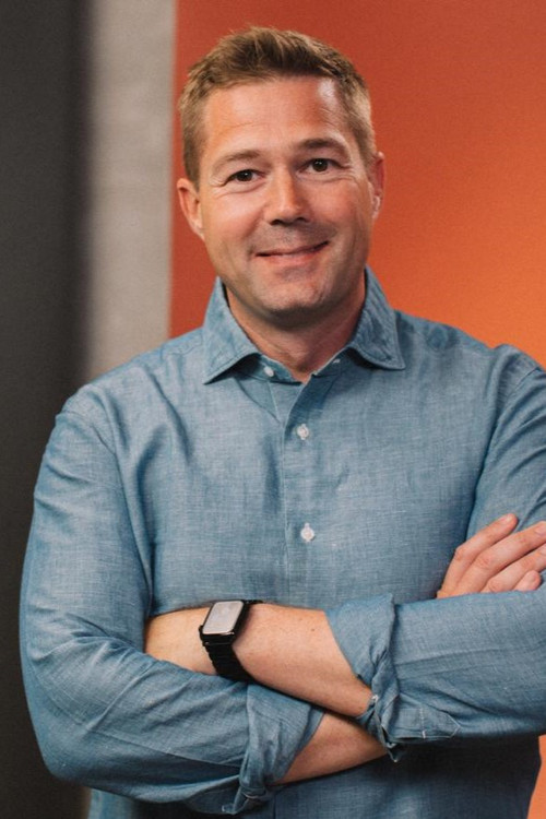 Johannes Langkilde as Vært