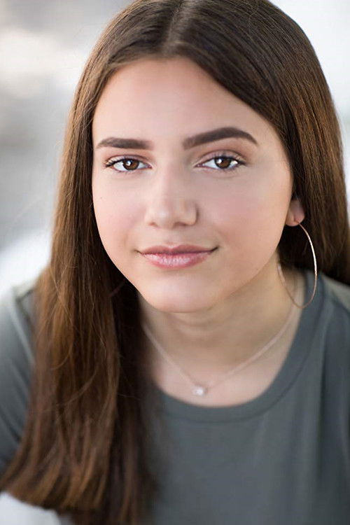 Chloe Klitus as Naomi Portman