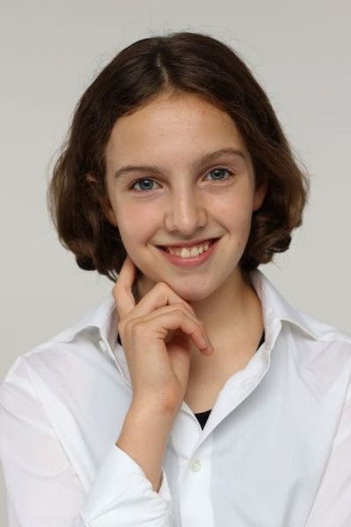 Alissa Lazar as Alicia