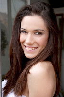 Ronny Morena Pellerani as Flora