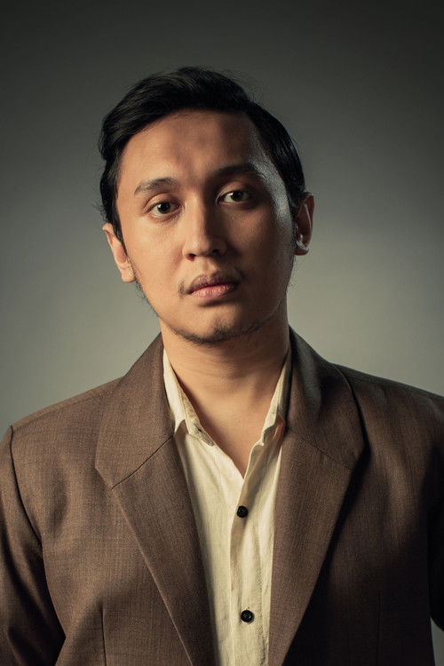 Bagust Rafiy as Waiter