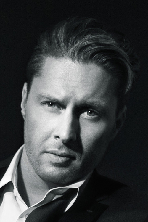 Donavon Warren as Mickey Cole