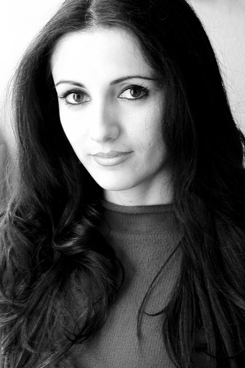 Rina Fernandez as Serena