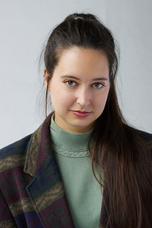 Catherine Côté-Moïsescu as Marie