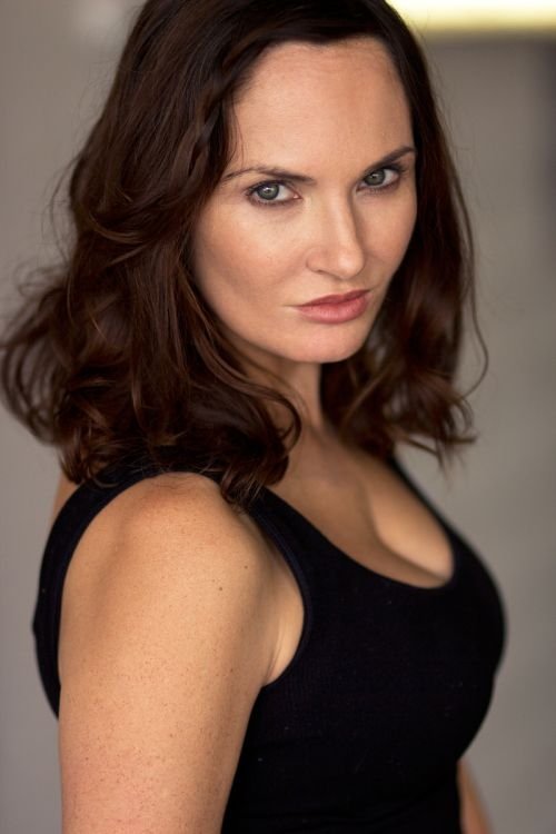 Shannon Makhanian as Mom