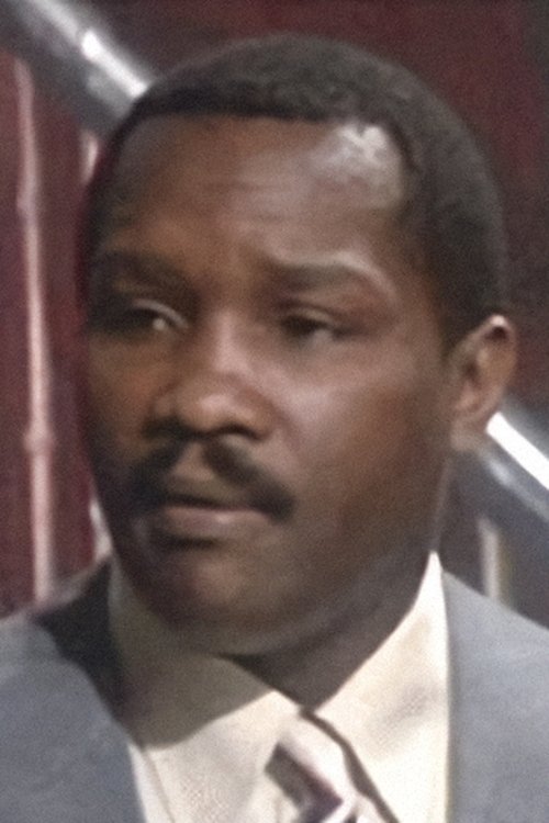 Irvin Allen as Che Che