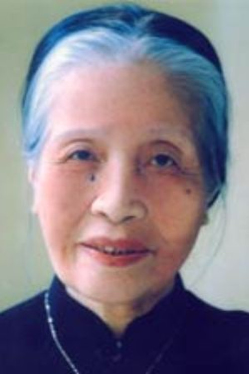 Kim Song as Hoài's Mother