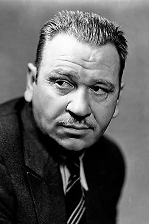 Wallace Beery as Chuck Connors