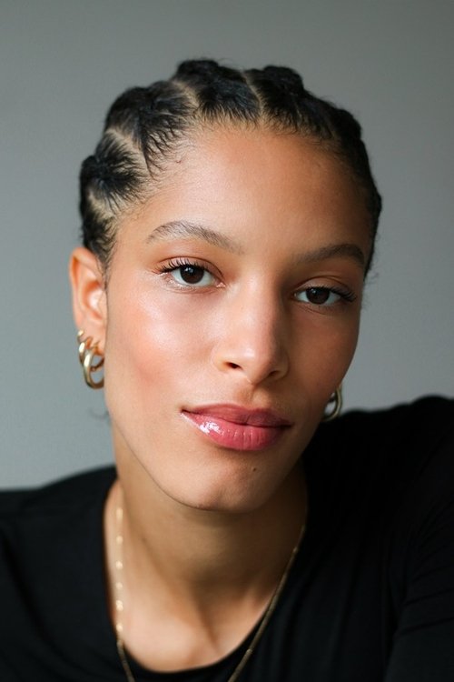 Angèle Mac as Sonia