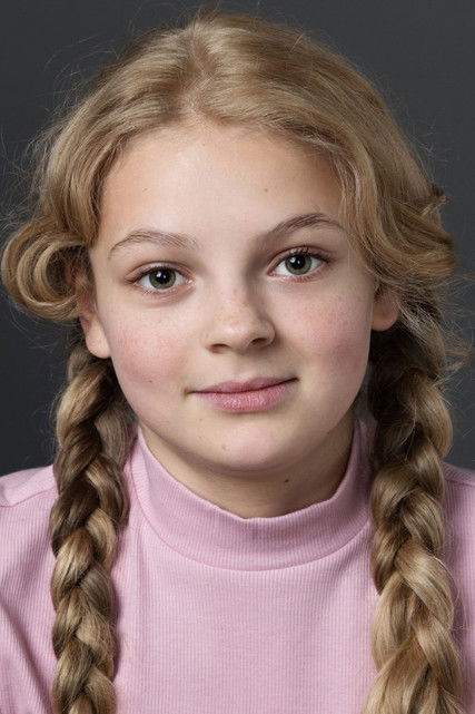 Antonina Boyko as Lena