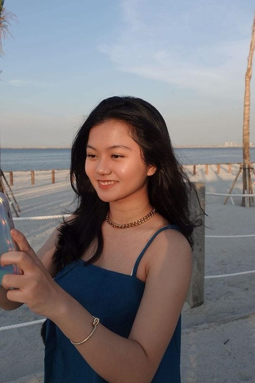 Naomi Ivo as Angeline