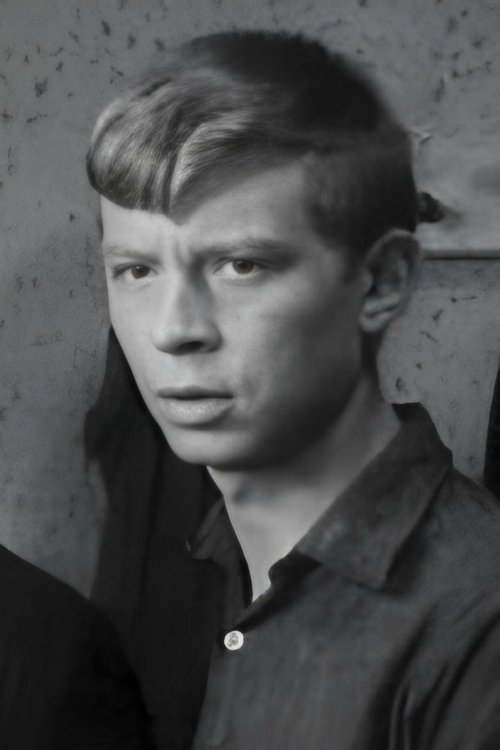 Vladimir Martynov as Алексей Корзун