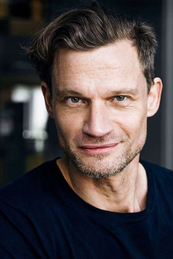 Nicolai Borger as Hans