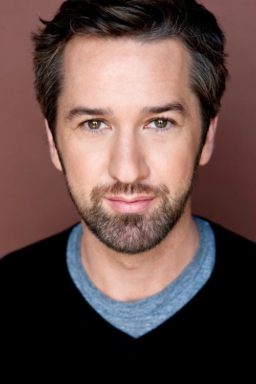 Andrew Burlinson as Scott Quinn