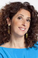 Teresa Mannino as Zia Tecla