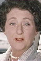 Louise Rioton as Pauline, la servante