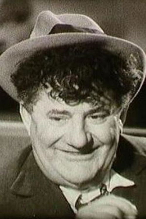 Gerő Mály as Housekeeper