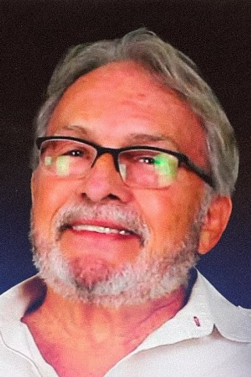 Alfredo Martins as Assis