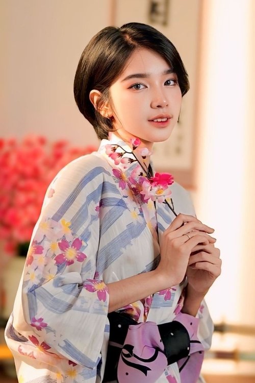 Alisa Safitri as Vivi