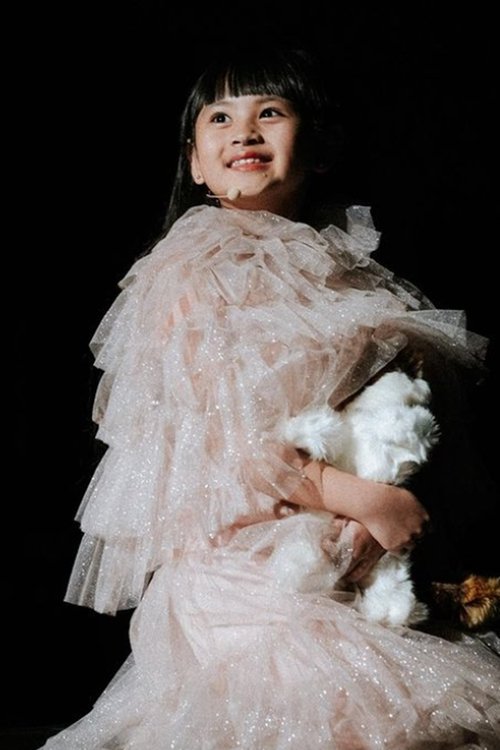 Alesha Fadillah as Riri