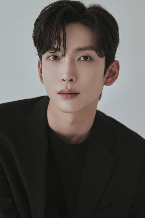 Moon Kang-hyuk as Cha Ji Soo