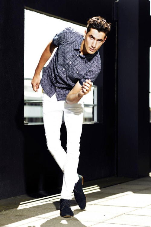 Milan Van Aagten as Matthew