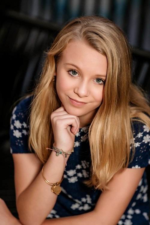 Lainey Woody as Hailey