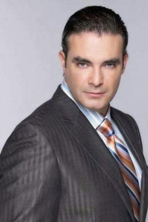Mauricio Islas as Héctor Ruiz