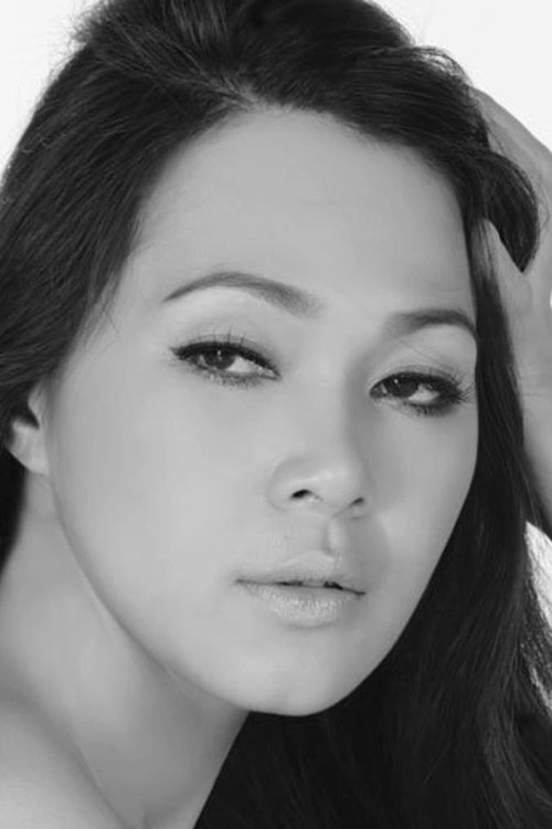 Đinh Y Nhung as Giang