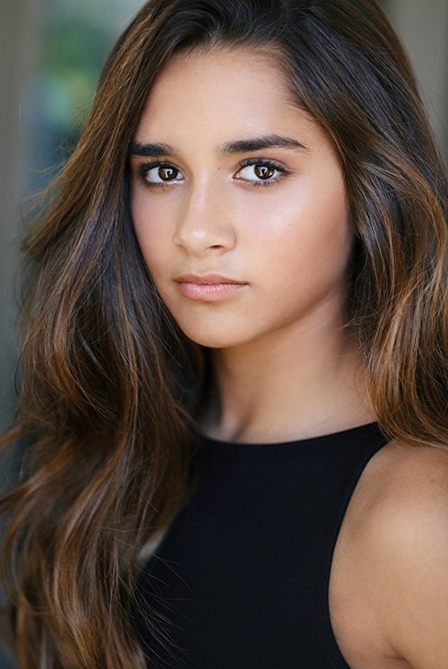 Brisa Lalich as Mia