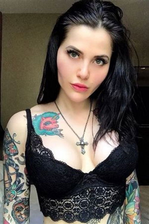 Aurore Pariente as Mia