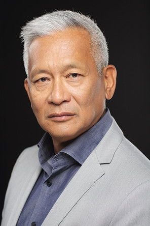 Larry Hoe as Oscar Wu