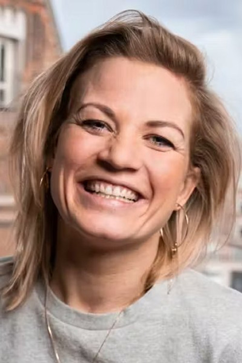 Mie Martha Moltke as Sig selv