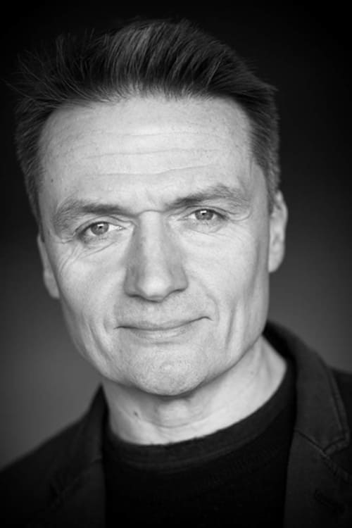 Hal Fowler as Mimban Lieutenant