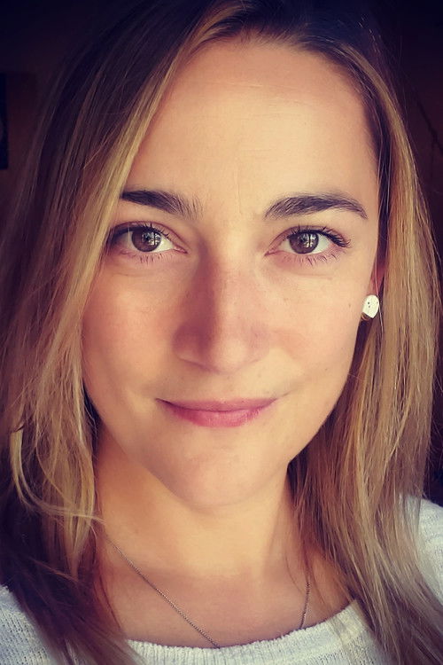 Sabrina Baran as Amélie