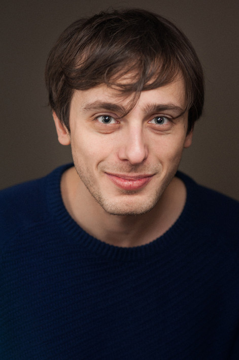 Andranic Manet as Jim (23 years old)