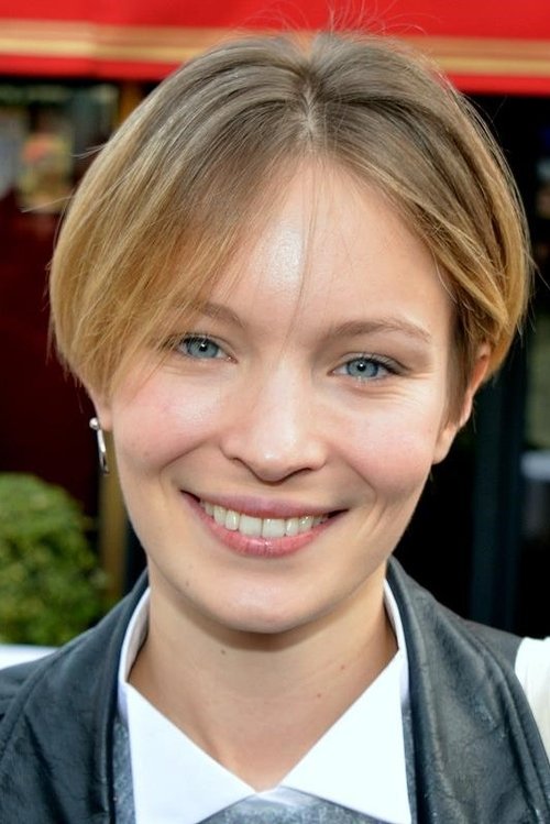 Diane Rouxel as Marie