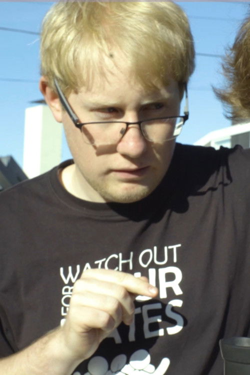 Blair Gilmour as Dylan